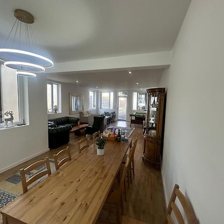 North London A Spacious 7 Bedroom House Accommodating Up To 18 People Complete With Own Gym And Table Tennis Ngoại thất bức ảnh