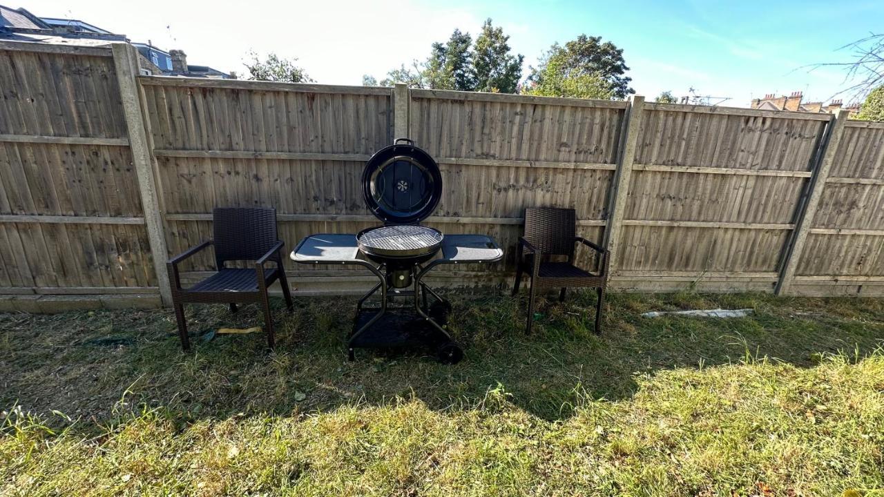 North London A Spacious 7 Bedroom House Accommodating Up To 18 People Complete With Own Gym And Table Tennis Ngoại thất bức ảnh