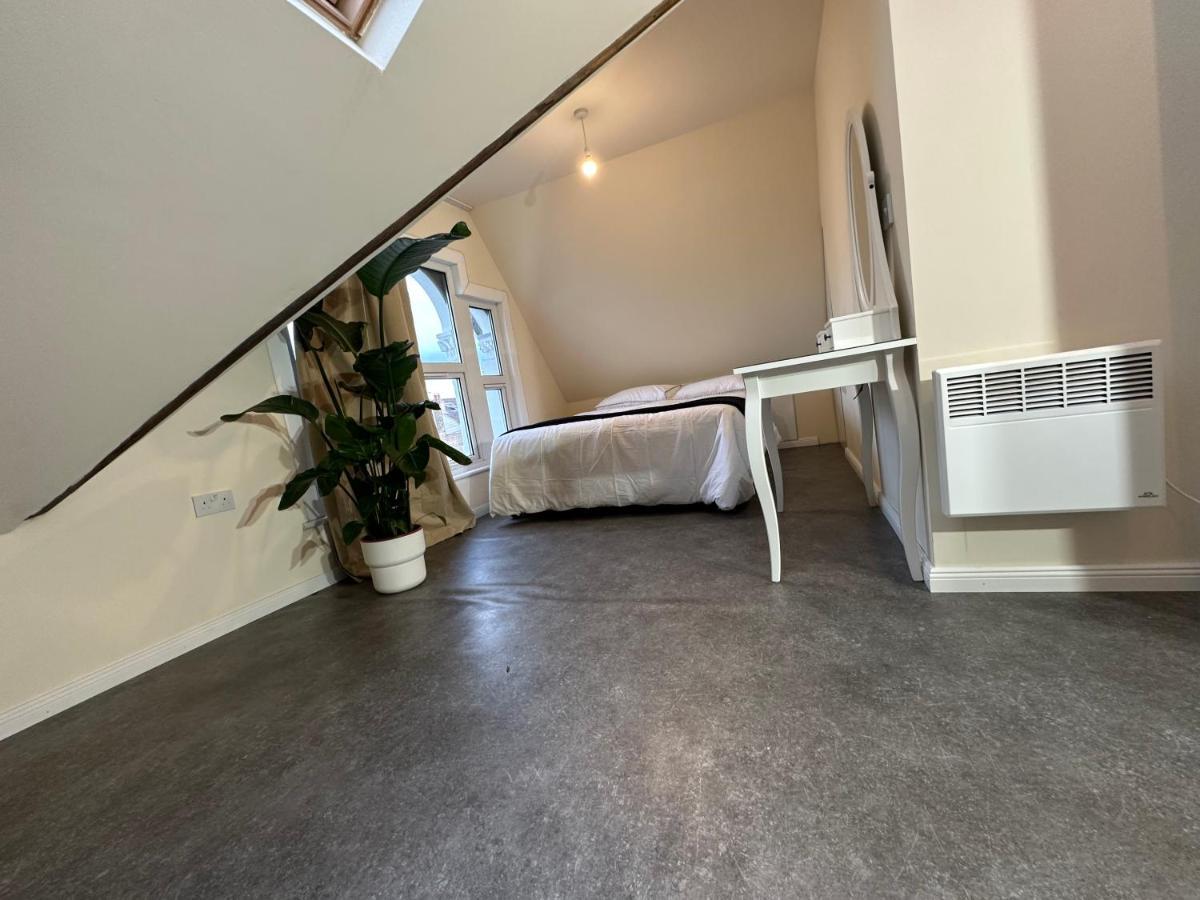 North London A Spacious 7 Bedroom House Accommodating Up To 18 People Complete With Own Gym And Table Tennis Ngoại thất bức ảnh