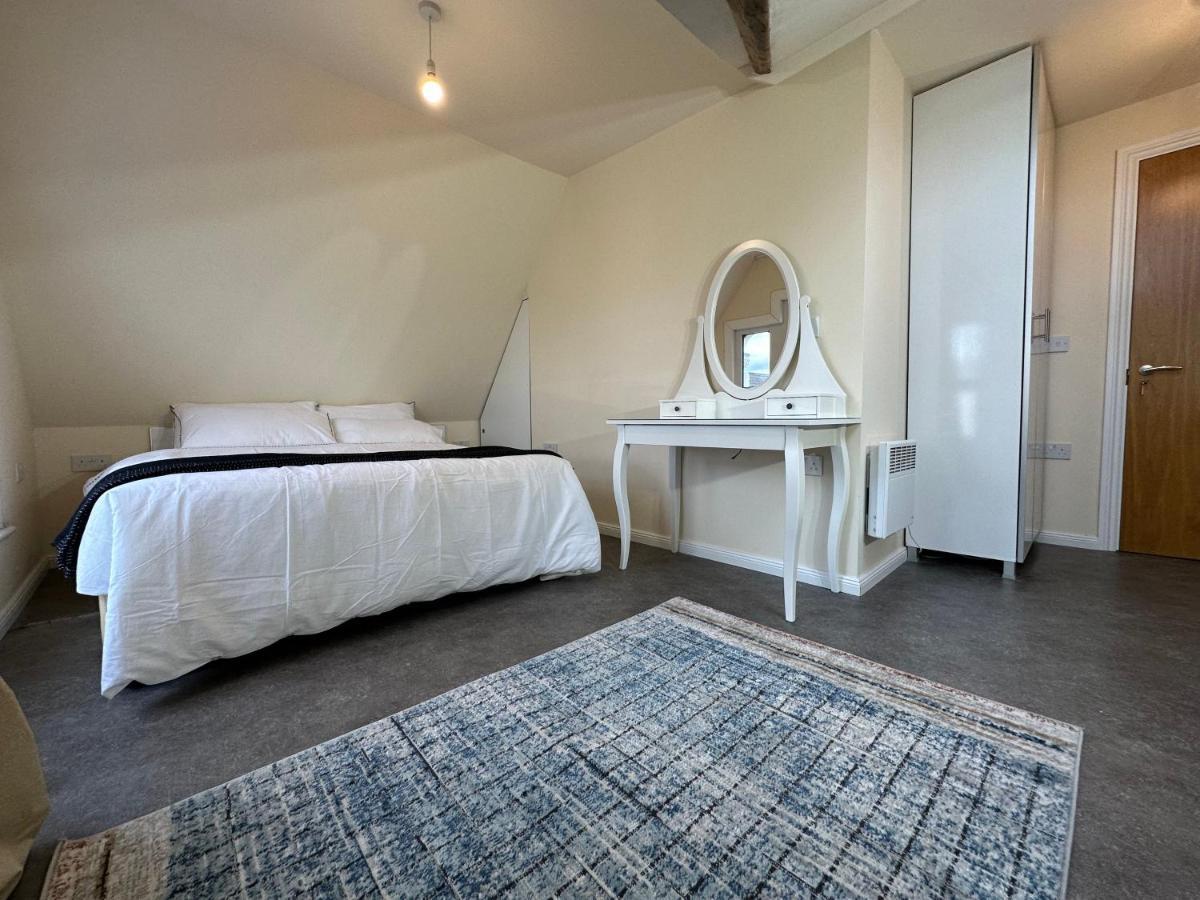 North London A Spacious 7 Bedroom House Accommodating Up To 18 People Complete With Own Gym And Table Tennis Ngoại thất bức ảnh