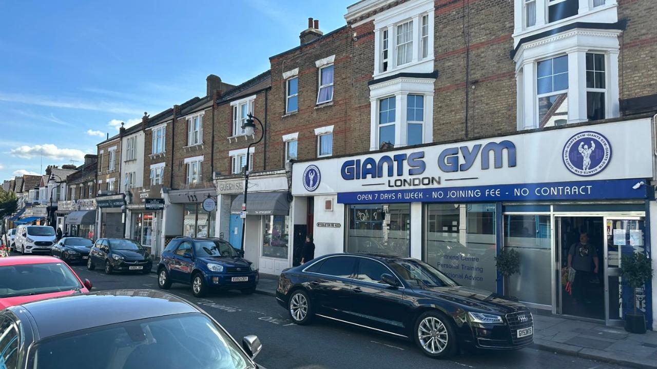 North London A Spacious 7 Bedroom House Accommodating Up To 18 People Complete With Own Gym And Table Tennis Ngoại thất bức ảnh
