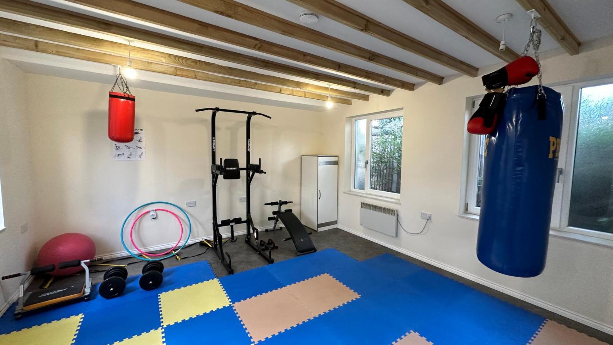 North London A Spacious 7 Bedroom House Accommodating Up To 18 People Complete With Own Gym And Table Tennis Ngoại thất bức ảnh