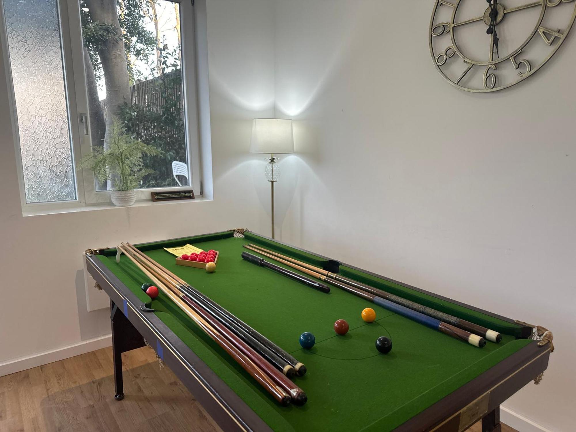 North London A Spacious 7 Bedroom House Accommodating Up To 18 People Complete With Own Gym And Table Tennis Ngoại thất bức ảnh